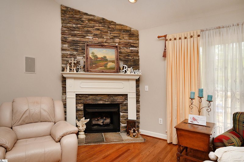 Property image 3 at 103 Stonewall Court, Easley, SC 29642