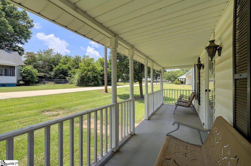 Property image 4 at 1328 Apalache Street, Greer, SC 29651