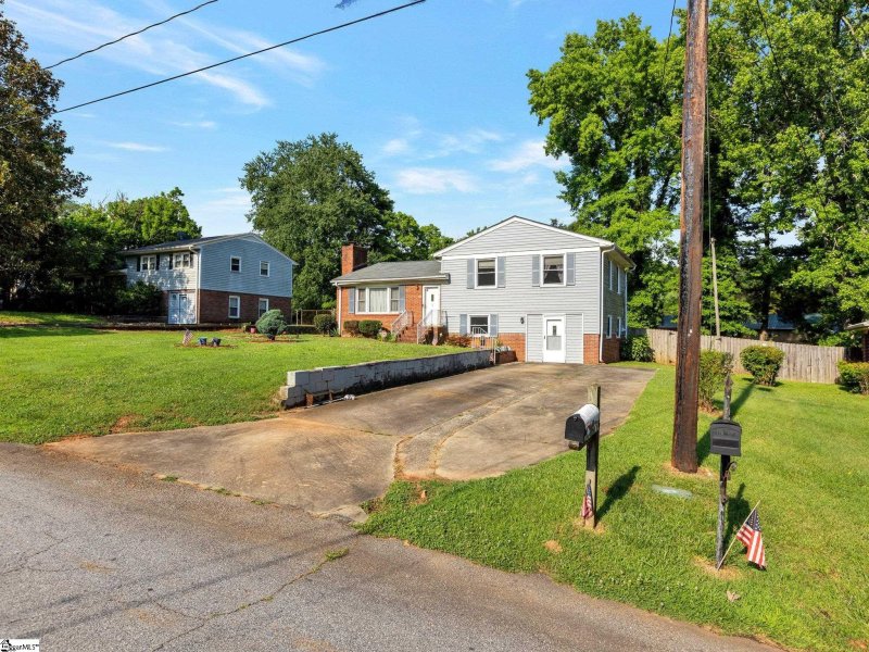 Property image 4 at 5 Pinefield Drive, Greenville, SC 29605