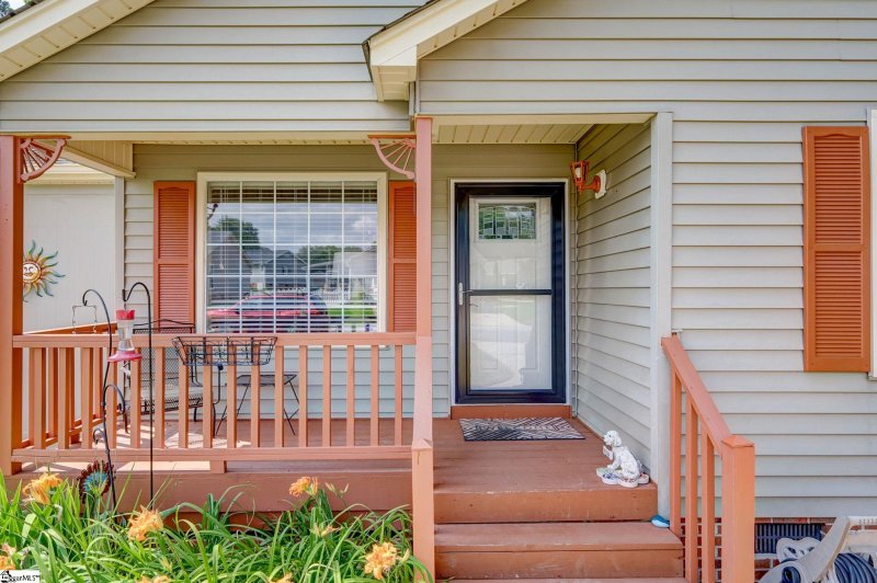 Property image 2 at 100 Oak Valley Drive, Simpsonville, SC 29681