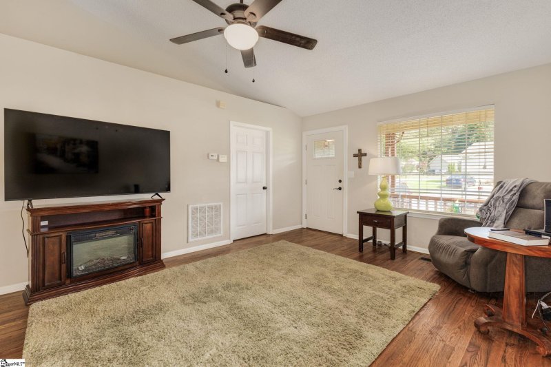 Property image 4 at 100 Oak Valley Drive, Simpsonville, SC 29681