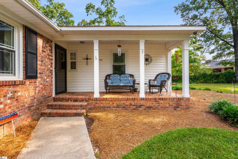 Property image 3 at 8 Bridgewater Drive, Greenville, SC 29615