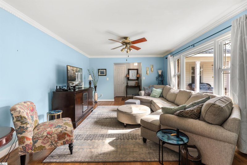 Property image 5 at 8 Bridgewater Drive, Greenville, SC 29615