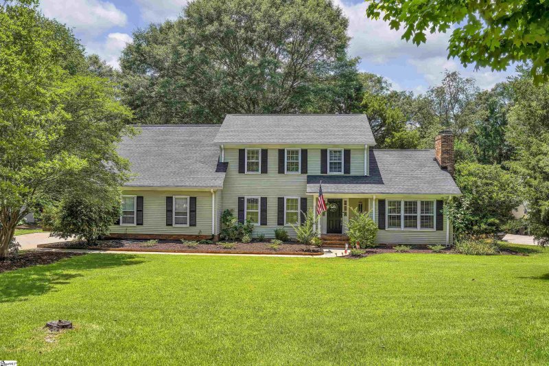 112 Chestnut Oaks Circle