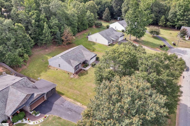 Property image 2 at 15 Patriots Pride Court, Simpsonville, SC 29680-7274