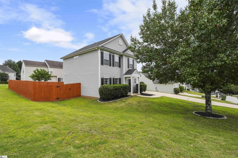 Property image 3 of 1 Crestbrook Drive in Laurel Meadows, Greenville, SC 29607