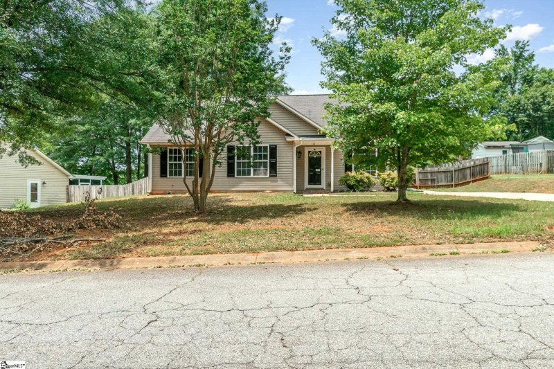 Property image 2 at 112 Caroway Court, Spartanburg, SC 29303