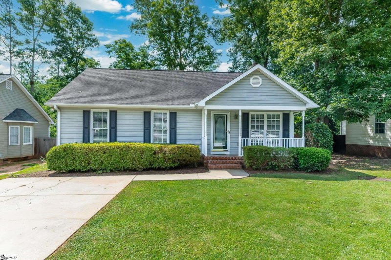 Property image 2 at 403 Oak Valley Drive, Simpsonville, SC 29681