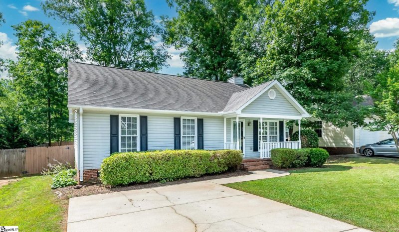 Property image 3 at 403 Oak Valley Drive, Simpsonville, SC 29681