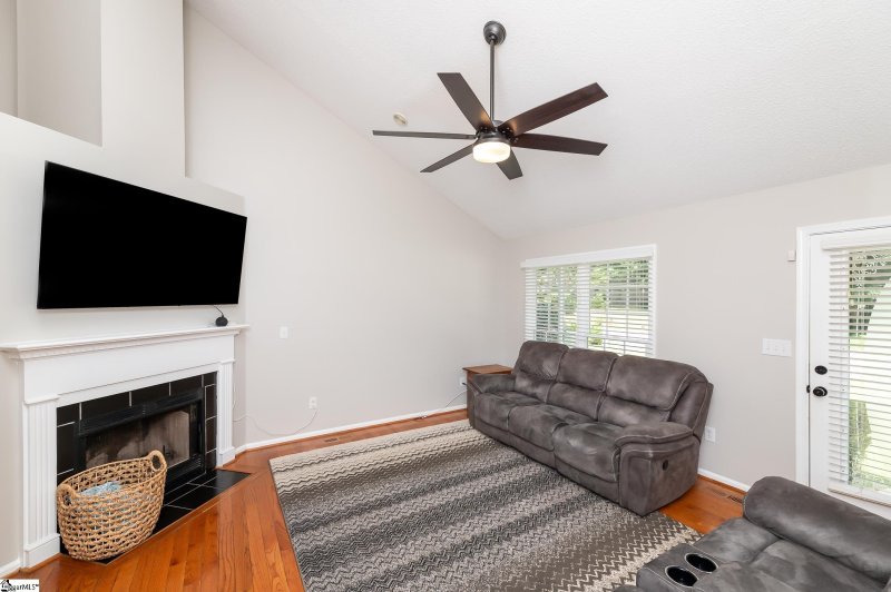 Property image 5 at 403 Oak Valley Drive, Simpsonville, SC 29681