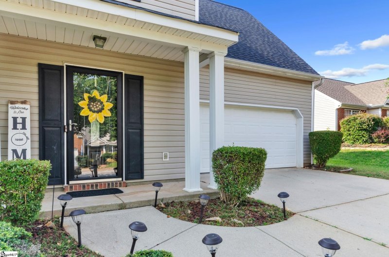 Property image 3 at 44 Brockmore Drive, Greenville, SC 29605-5953