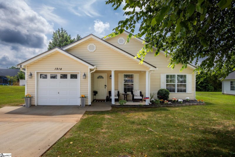 1914 Country Apple Court