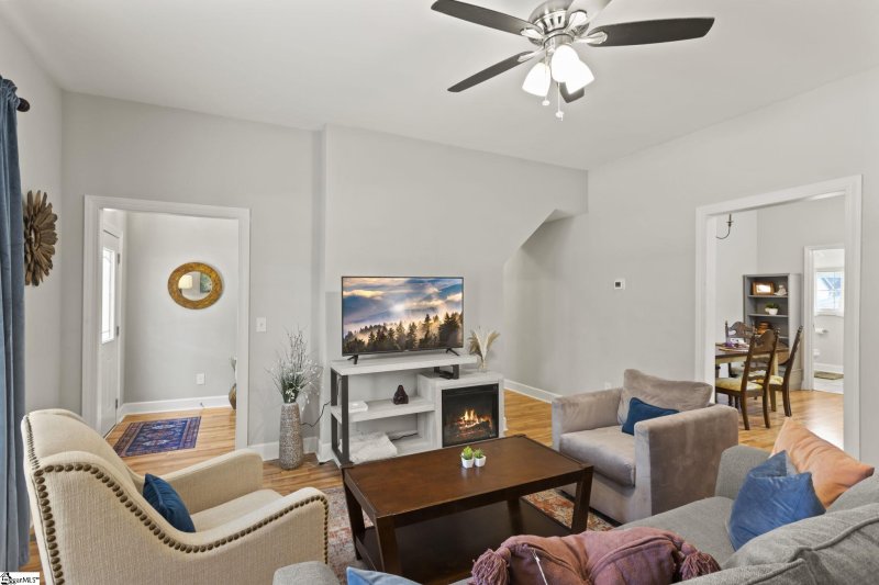 Property image 3 at 9 N YMCA Street, Greenville, SC 29611