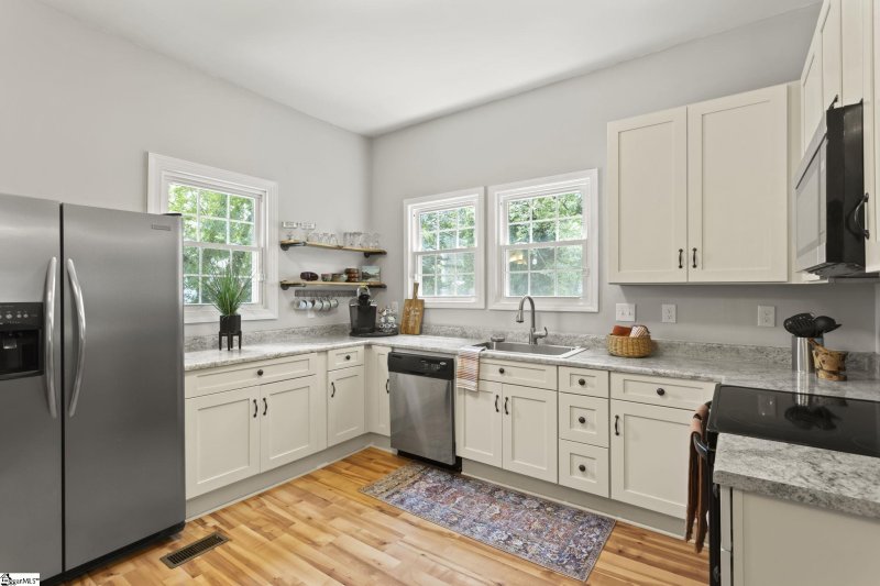 Property image 4 at 9 N YMCA Street, Greenville, SC 29611