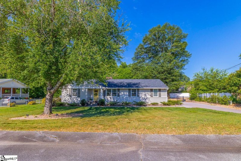 Property image 3 at 20 Lake Fairfield Drive, Greenville, SC 29615