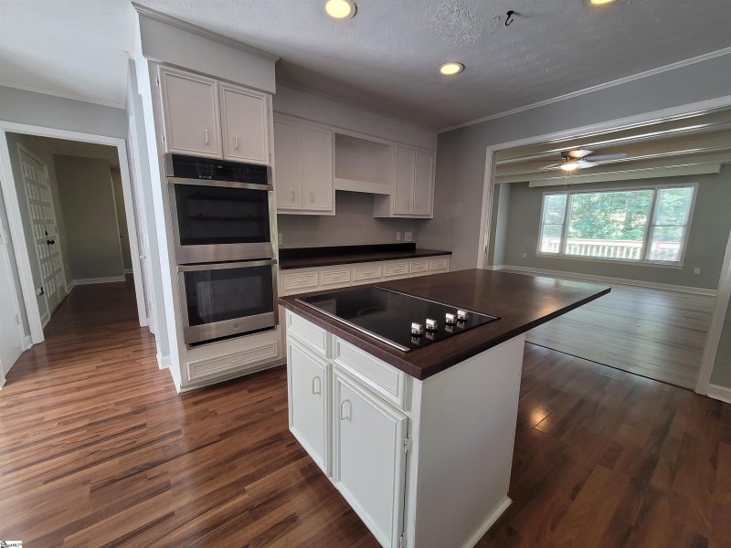 Property image 5 at 422 Camelot Drive, Simpsonville, SC 29681