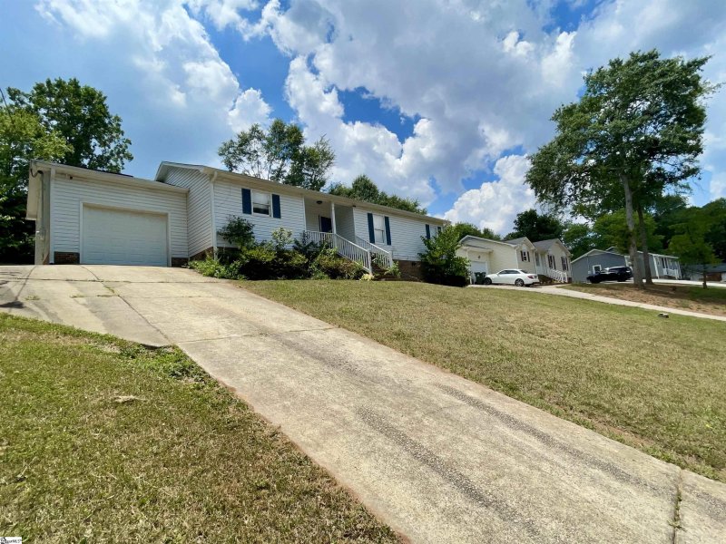 Property image 2 at 210 N Celestial Drive, Greer, SC 29651