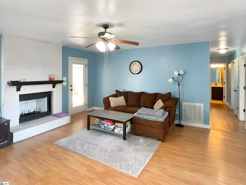 Property image 4 at 210 N Celestial Drive, Greer, SC 29651