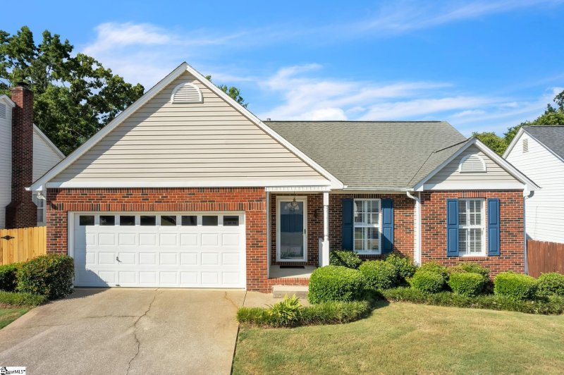 Property image 2 at 6 Raintree Cove Drive, Taylors, SC 29687