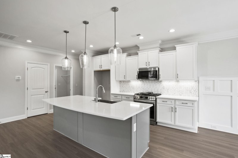 Property image 3 at 2 Dinsmore Court, Greenville, SC 29607