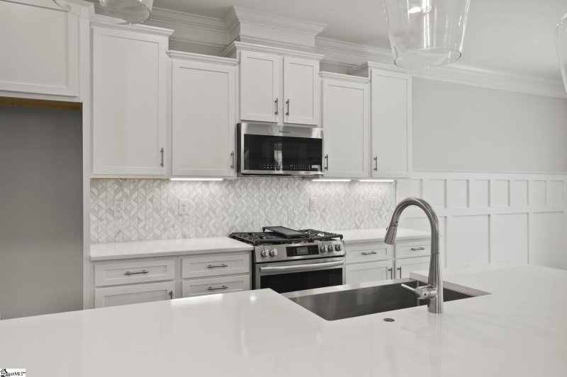 Property image 4 at 2 Dinsmore Court, Greenville, SC 29607