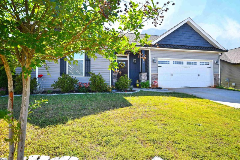 Property image 2 at 812 Castlewood Lane, Duncan, SC 29334