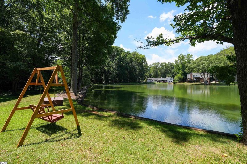 Property image 2 at 208 Stonehedge Drive, Greenville, SC 29615