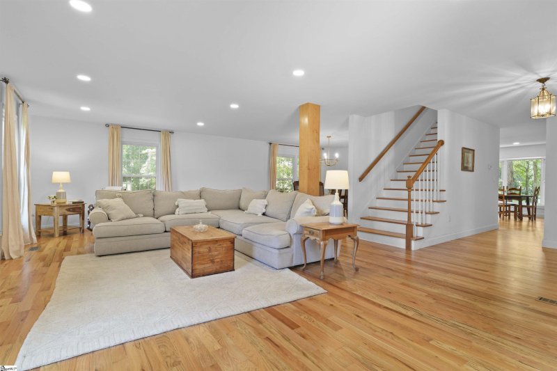 Property image 3 at 208 Stonehedge Drive, Greenville, SC 29615