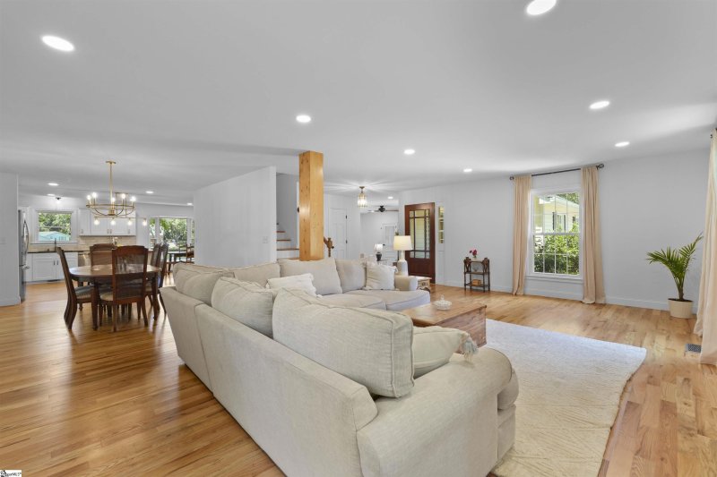 Property image 5 at 208 Stonehedge Drive, Greenville, SC 29615