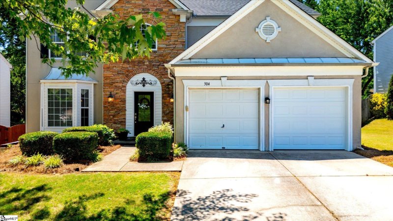 Property image 2 at 304 Collingsworth Lane, Greenville, SC 29615