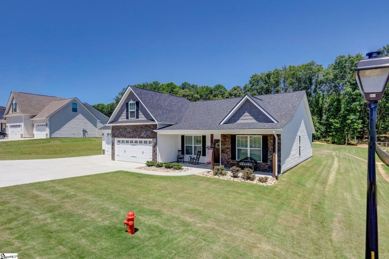 Property image 2 at 113 Cliftons Landing Drive, Anderson, SC 29625