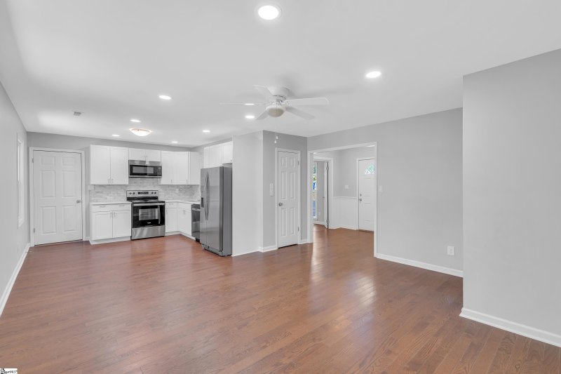 Property image 4 at 220 Willow Oaks Drive, Spartanburg, SC 29301