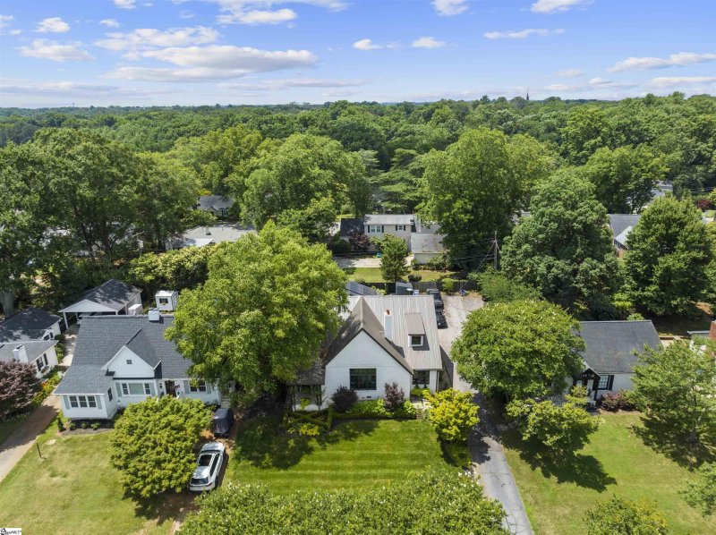 Property image 2 at 451 Longview Terrace, Greenville, SC 29605