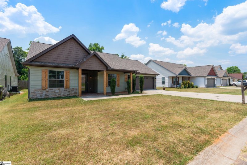 Property image 2 at 1014 Slow Creek Court, Boiling Springs, SC 29316