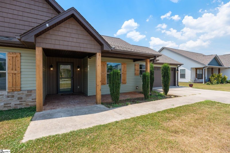 Property image 3 at 1014 Slow Creek Court, Boiling Springs, SC 29316