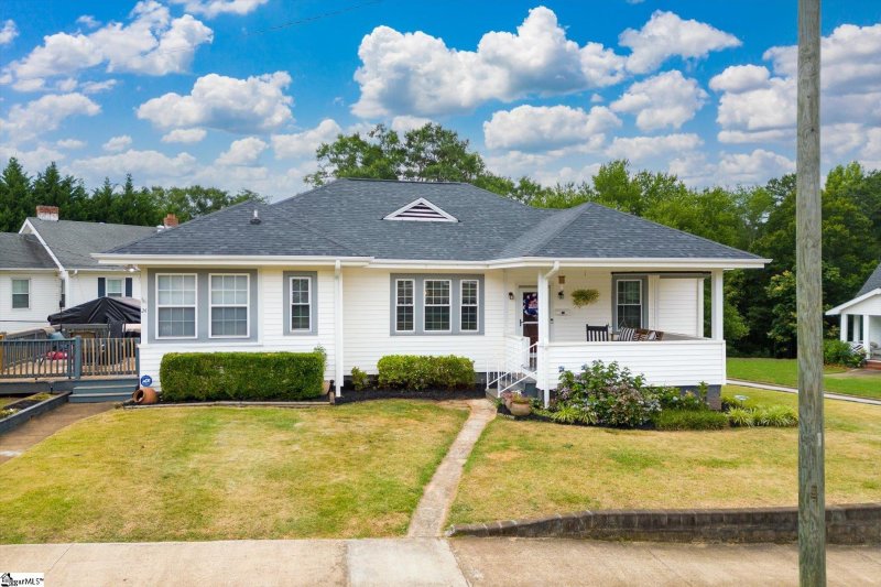 Property image 2 at 24 Crest Street, Lyman, SC 29365