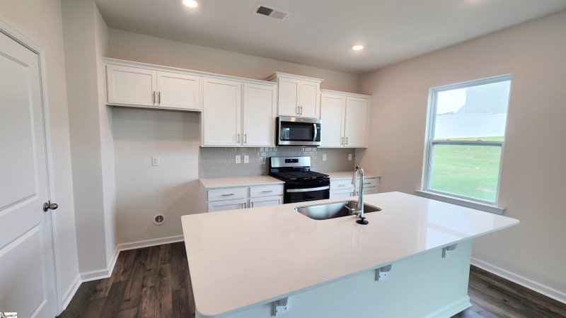 Property image 3 at 372 Fenwick Drive, Woodruff, SC 29388