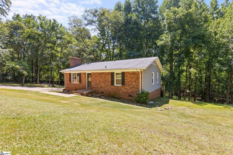 Property image 2 at 22 Springbrook Court, Wellford, SC 29385