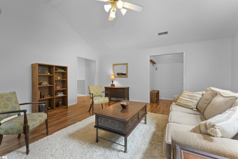 Property image 3 at 1417 Winding Way, Taylors, SC 29687