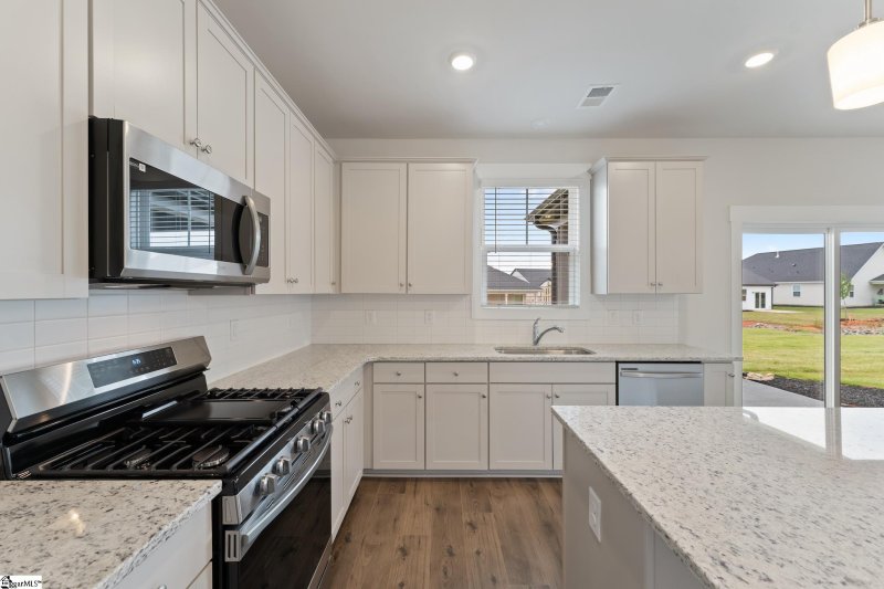 Property image 4 at 306 Red Oak Court, Anderson, SC 29621