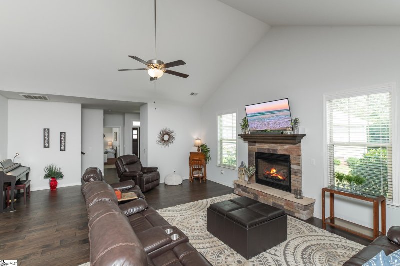 Property image 5 at 304 Ellsberry Way, Greer, SC 29651