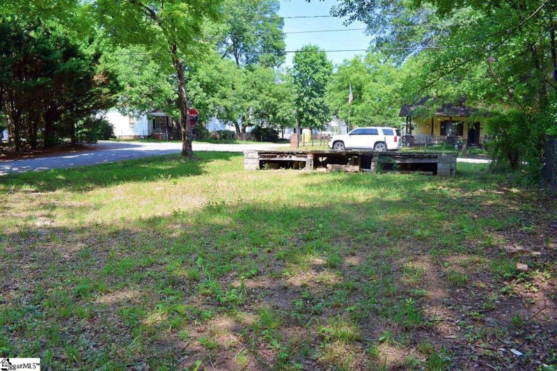 Property image 5 at 19 Henderson Street, Greenville, SC 29611