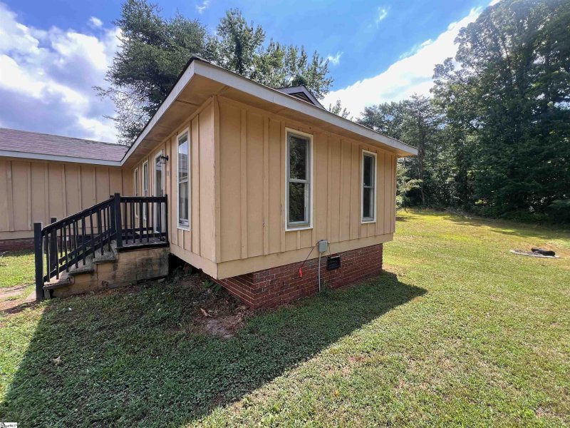 Property image 2 at 711 Old Farm Road, Moore, SC 29369-9320