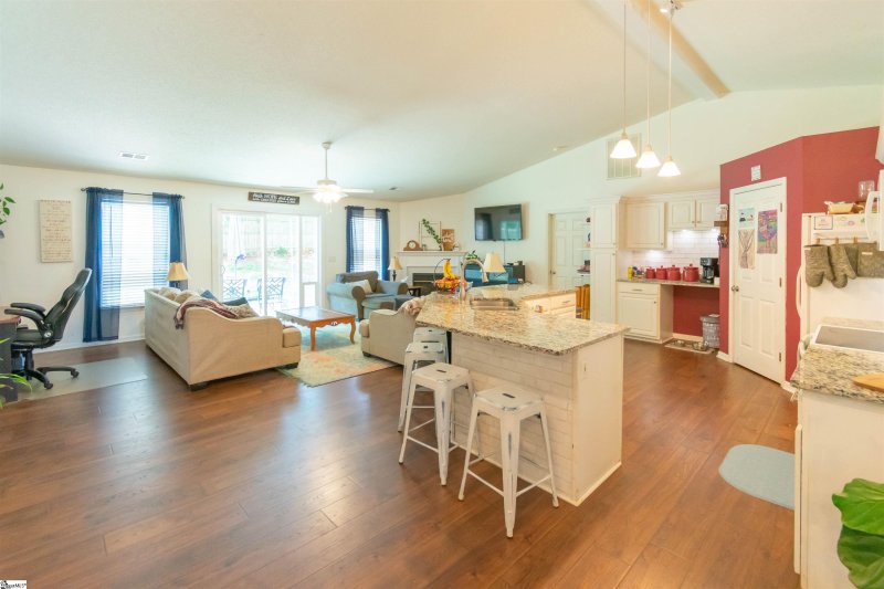 Property image 4 at 7 Bobber Court, Taylors, SC 29687