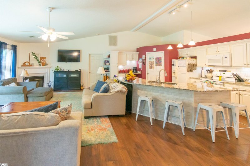 Property image 5 at 7 Bobber Court, Taylors, SC 29687