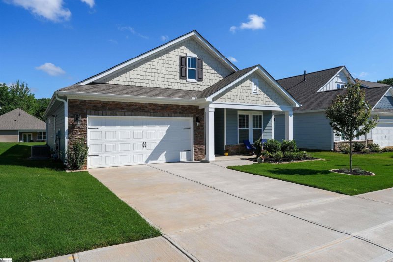 Property image 2 at 12 Strawbridge Road, Simpsonville, SC 29681