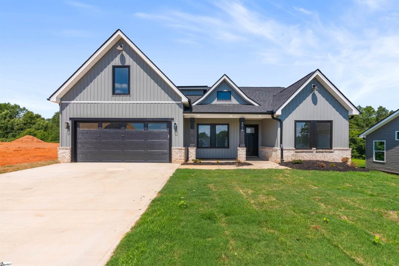 Property image 2 at 2014 Meadow Glen Court, Chesnee, SC 29343