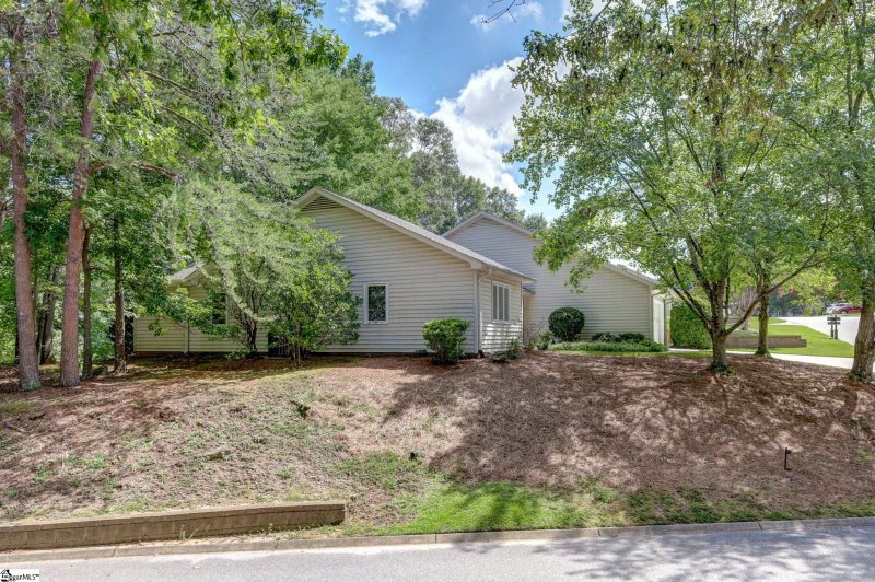 Property image 3 at 224 Creek Forest Drive, Greenville, SC 29615