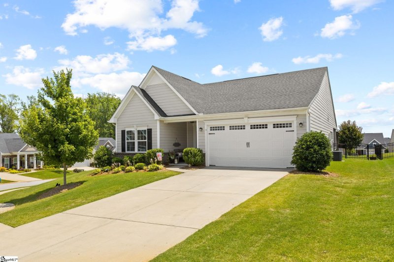 Property image 2 at 9 Pequot Drive, Greenville, SC 29607