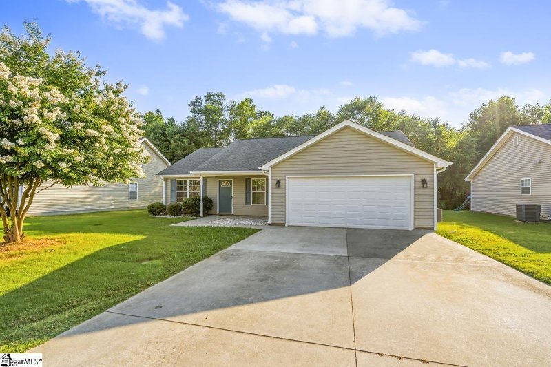 Property image 2 at 8 Cane Hill Drive, Piedmont, SC 29673